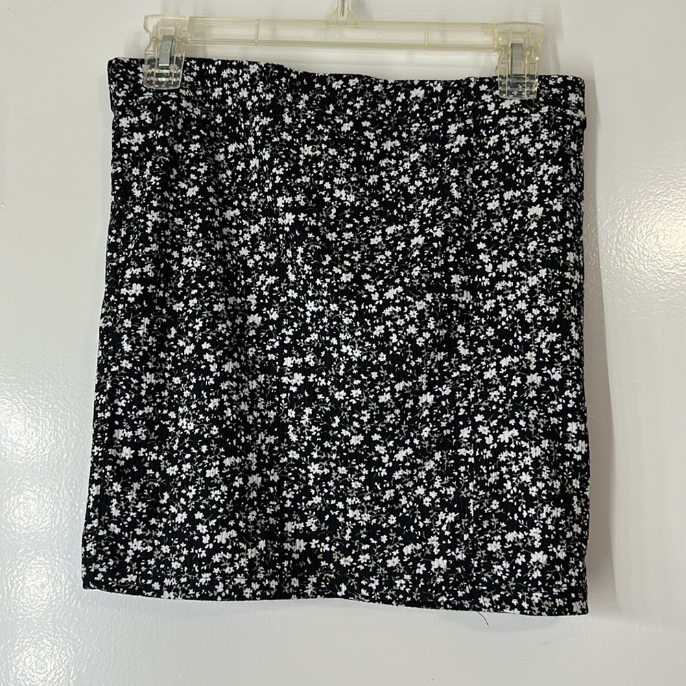 Black floral Mini Skirt Size Large